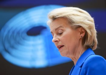 Ursula von der Leyen, presidente della Commissione europea, in plenaria a Bruxelles (Ansa)