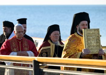 Papa Leone XIV e Bartolomeo I pressi degli scavi archeologici dell'antica Basilica di San Neofito a Iznik (Nicea) (ANSA)