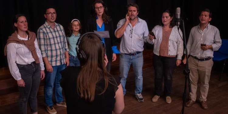 Alcuni degli artisti impegnati nella realizzazione di "Luz de la noche. Christmas songs from around the world"