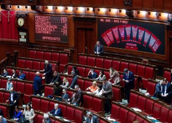 Votazione alla Camera (Ansa)