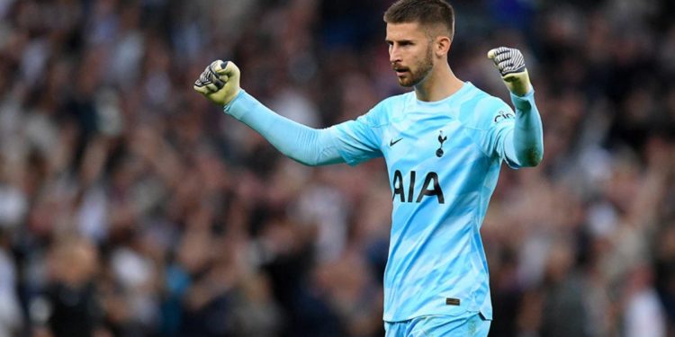 Guglielmo Vicario in campo con il Tottenham (Foto: Web)