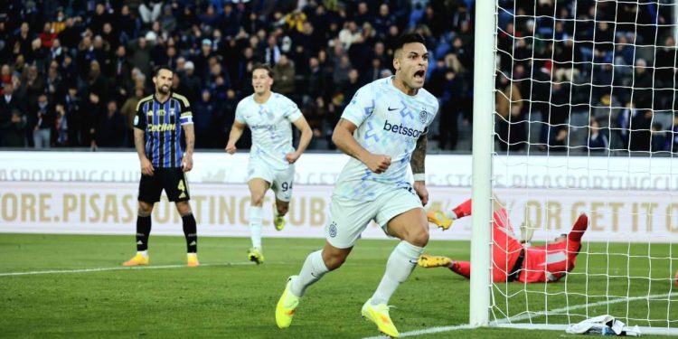 Lautaro Martinez esulta con l'Inter a Pisa (Foto ANSA)