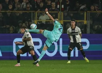 Jens Odgaard al tiro in Parma Bologna (Foto ANSA)