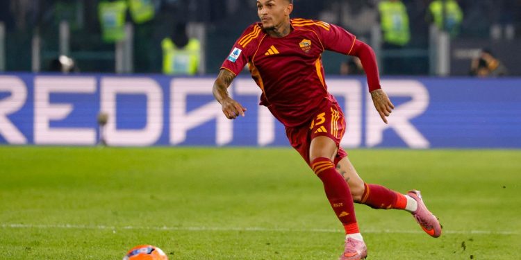 Wesley in azione con la Roma (Foto Ansa)