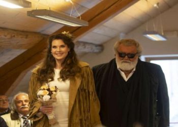 Carol Alt e Diego Abatantuono, in Improvvisamente a Natale mi sposo (Foto Web)