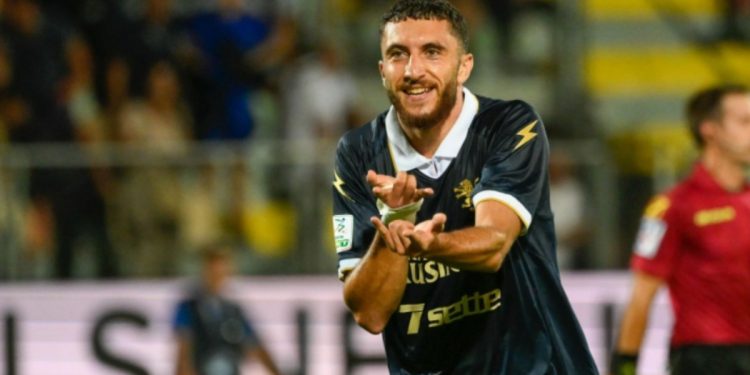 Farès Ghedjemis in campo con il Frosinone (Foto: Web)