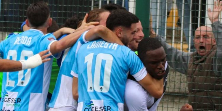 La gioia dei calciatori della Giana Erminio (Facebook Lega Pro)