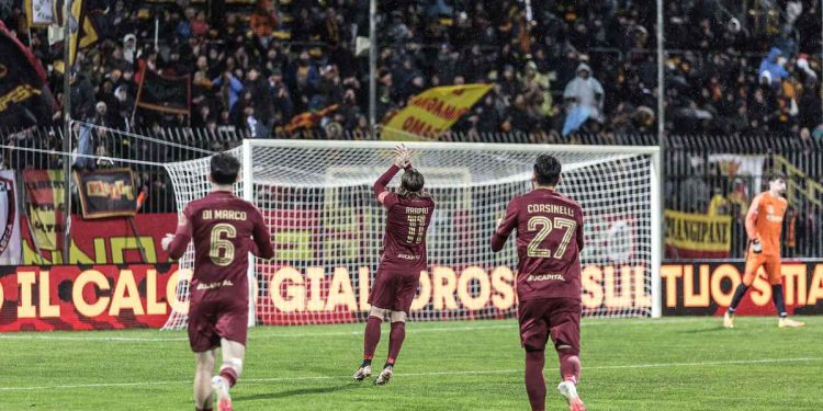 I giocatori del Ravenna esultano (ravennafc.it)