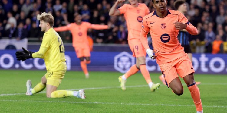 Lamine Yamal esulta dopo il gol in Champions League al Bruges (Foto Ansa)