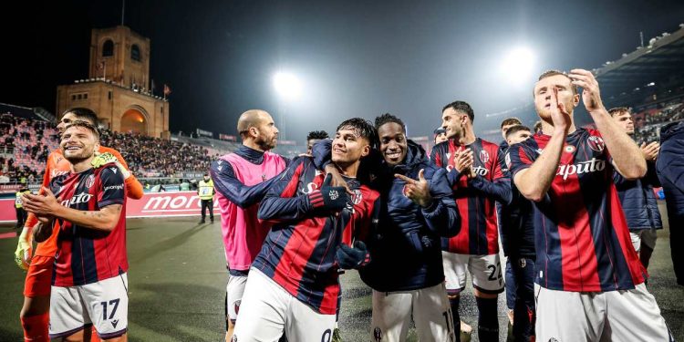 Il Bologna festeggia una vittoria (Foto ANSA)