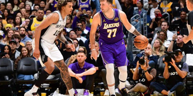 I Los Angles Lakers contro i San Antonio Spurs (Foto: Web)