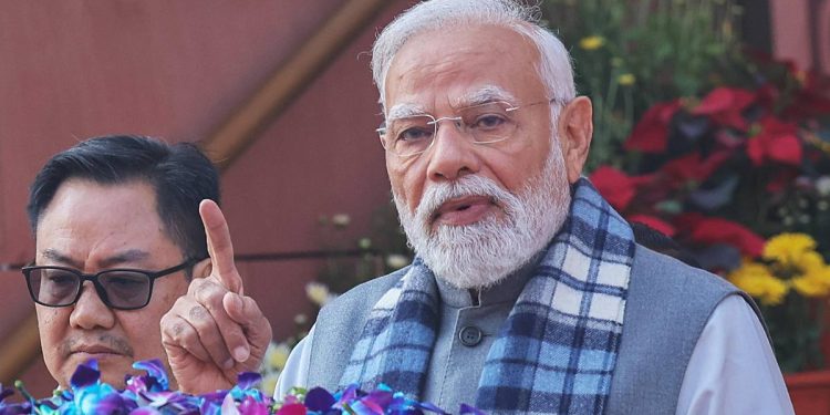 Il primo ministro indiano Narendra Modi inaugura la sessione invernale del parlamento, 1 dicembre 2025 (Ansa)