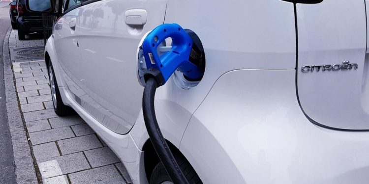 Auto elettriche (Foto: Pixabay)