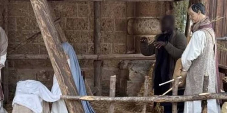 Galatone: l'uomo nascosto nel Presepe